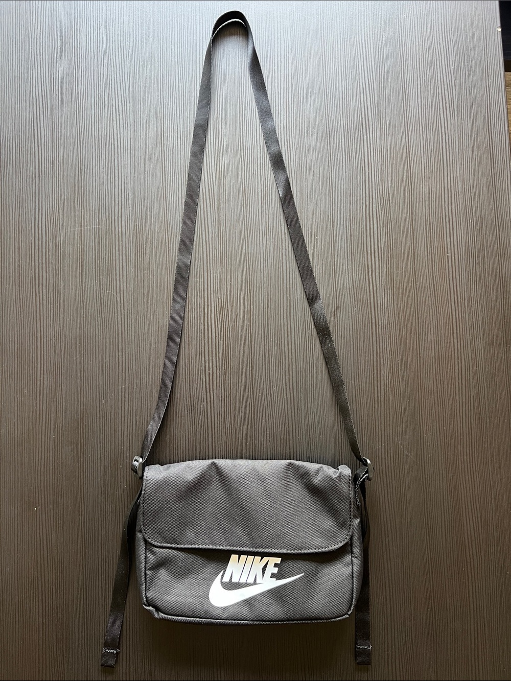 Nike Futura 365 Crossbody Bag